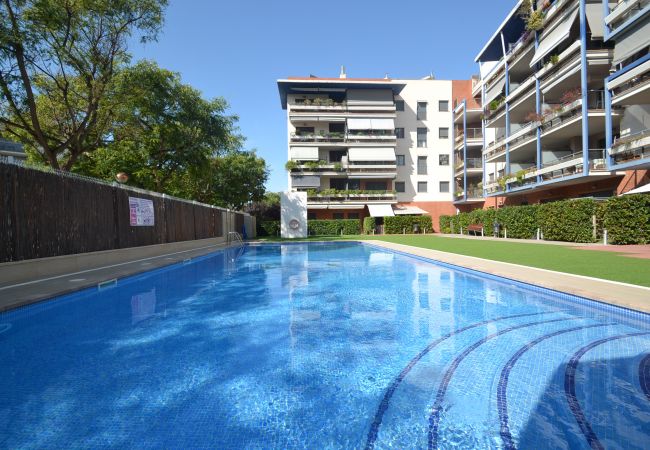 Apartamento en Cambrils - Blau Mar: Cerca playa y Centro Cambrils-Terraza-Solárium-Piscina-Wifi,A/C,Ropa, Pk incluidos