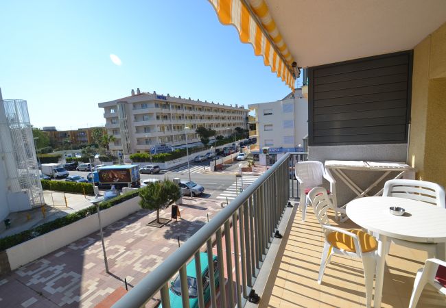 Apartamento en Cambrils - Pins i Mar:Terraza-Frente playa Cambrils-Wifi,A/C,satélite,ropa incluidos