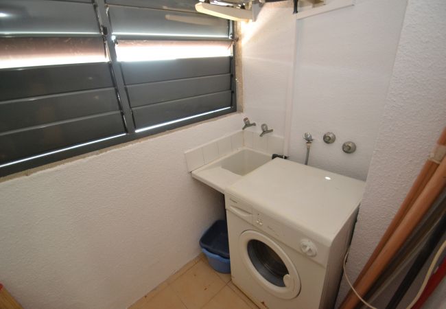 Apartamento en Cambrils - Pins i Mar:Terraza-Frente playa Cambrils-Wifi,A/C,satélite,ropa incluidos