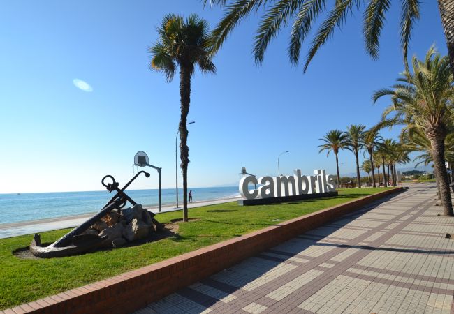 Apartamento en Cambrils - Pins i Mar:Terraza-Frente playa Cambrils-Wifi,A/C,satélite,ropa incluidos