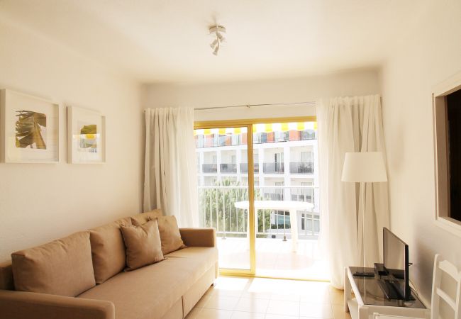 Apartamento en Cambrils - Pins i Mar:Terraza-Frente playa Cambrils-Wifi,A/C,satélite,ropa incluidos