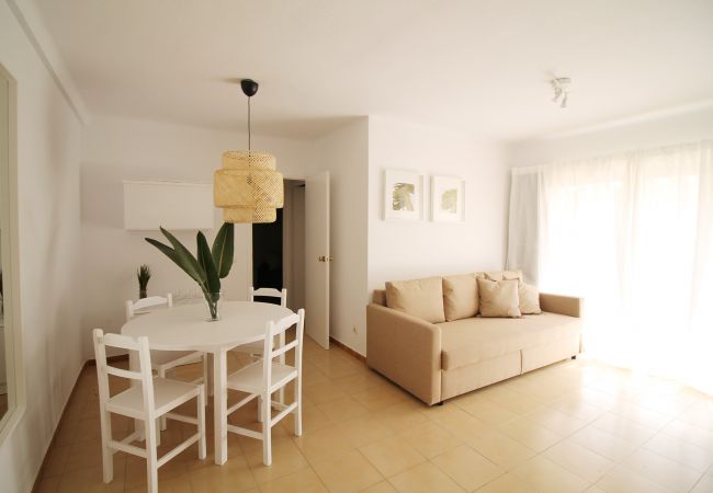 Apartamento en Cambrils - Pins i Mar:Terraza-Frente playa Cambrils-Wifi,A/C,satélite,ropa incluidos