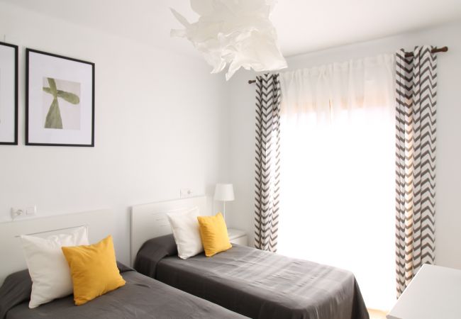 Apartamento en Cambrils - Pins i Mar:Terraza-Frente playa Cambrils-Wifi,A/C,satélite,ropa incluidos