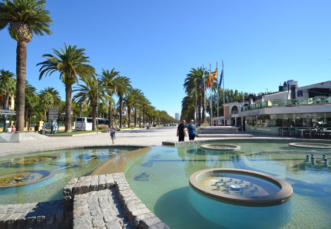 Apartamento en Cambrils - Pins i Mar:Terraza-Frente playa Cambrils-Wifi,A/C,satélite,ropa incluidos