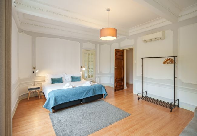 Apartamento en Oporto - Downtown Luxury Retreat Apartment (Grupos, Vistas)