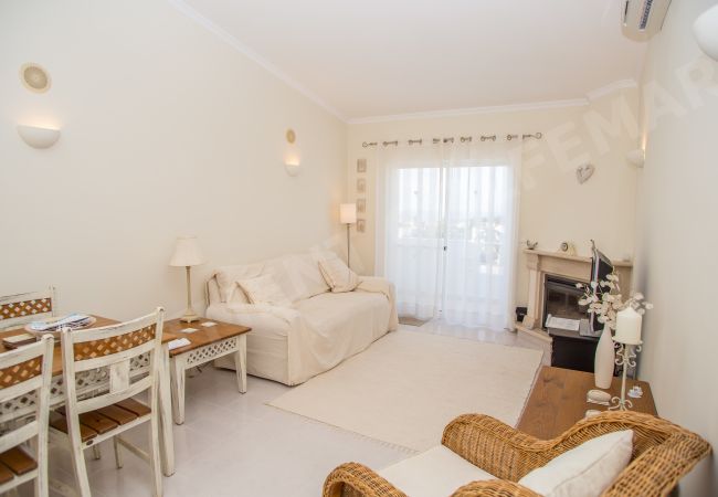 Apartamento en Carvoeiro - Vila Golfemar | professionally cleaned | 1-bedroom apartment | beautiful views | communal pool 