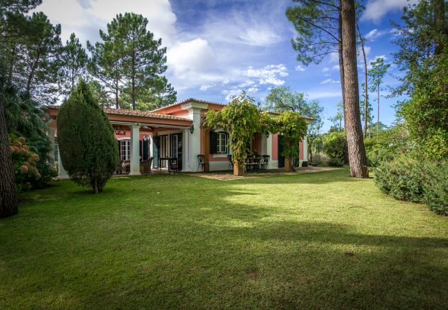 Villa en Sesimbra - Villa privada en el Condominio Quinta do Peru Golf con piscina y capacidad para 10pax