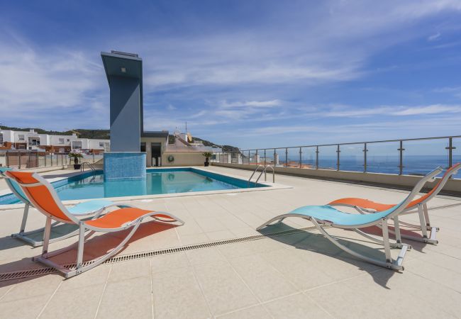 Apartamento en Sesimbra - Apartamento con vistas al mar, acceso a la piscina y parking privado en Sesimbra