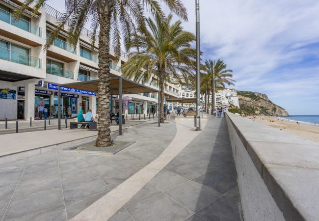 Apartamento en Sesimbra - Apartamento con vistas al mar, acceso a la piscina y parking privado en Sesimbra