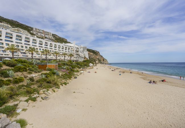 Apartamento en Sesimbra - Apartamento con vistas al mar, acceso a la piscina y parking privado en Sesimbra