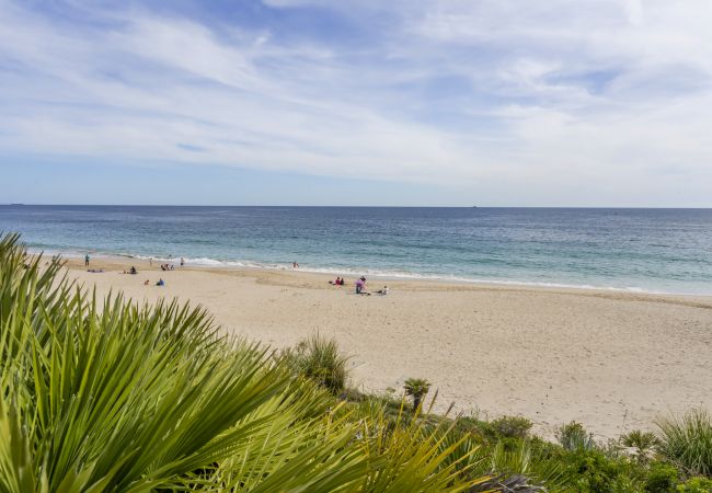 Apartamento en Sesimbra - Apartamento con vistas al mar, acceso a la piscina y parking privado en Sesimbra