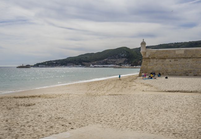 Apartamento en Sesimbra - Apartamento con vistas al mar, acceso a la piscina y parking privado en Sesimbra