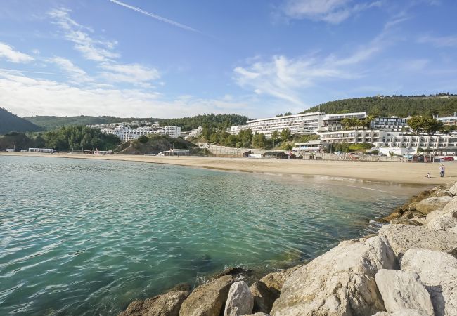 Apartamento en Sesimbra - Apartamento con vistas al mar, acceso a la piscina y parking privado en Sesimbra