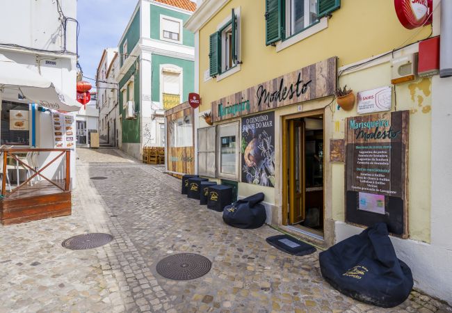 Apartamento en Sesimbra - Apartamento con vistas al mar, acceso a la piscina y parking privado en Sesimbra