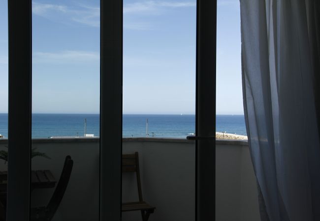 Apartamento en Costa de Caparica - Muy cómodo apartamento de un dormitorio con balcón, frente a la playa, en Costa da Caparica.