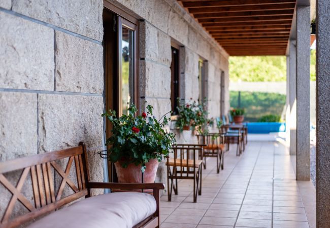 Villa en Armamar - Villa con piscina de agua salada, adaptada para familias y grupos