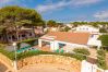 El entorno de la villa Raquel te ayudará a desconectar y pasar unas estupendas vacaciones en Menorca