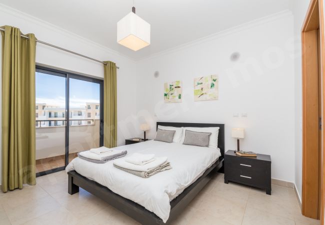 Apartamento en Lagos - Apartment Mos | professionally cleaned | 2-bedroom second-floor apartment | communal pool