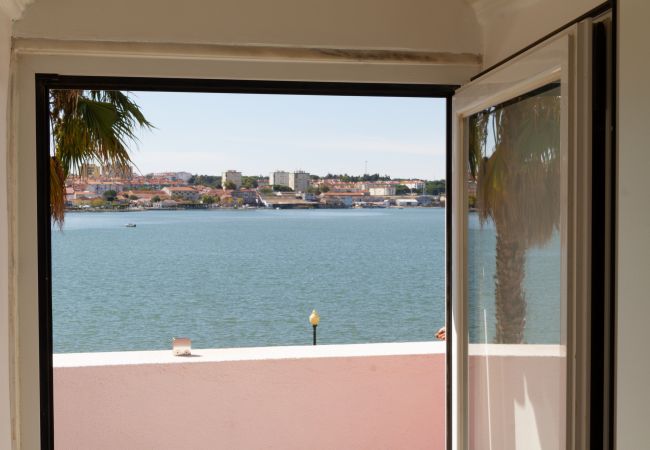Apartamento en Seixal - Loft con terraza y vista al río en Seixal. Aire condicionado. Ideal para 2pax.