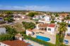 Villa Paco con piscina y zona de terraza y barbacoa