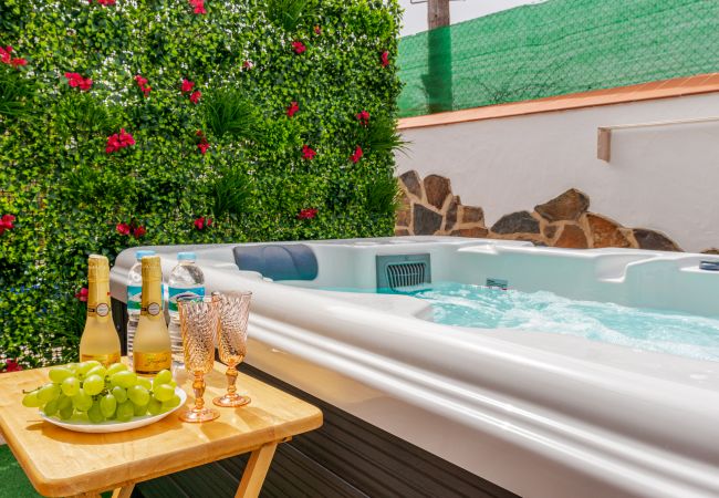 Casa en Moya - Mari House With Jacuzzi and BBQ by CanariasGetaway