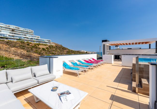 Apartamento en Fuengirola - Penthouse Middle Views | Lujo, piscina de terraza, vista del mar