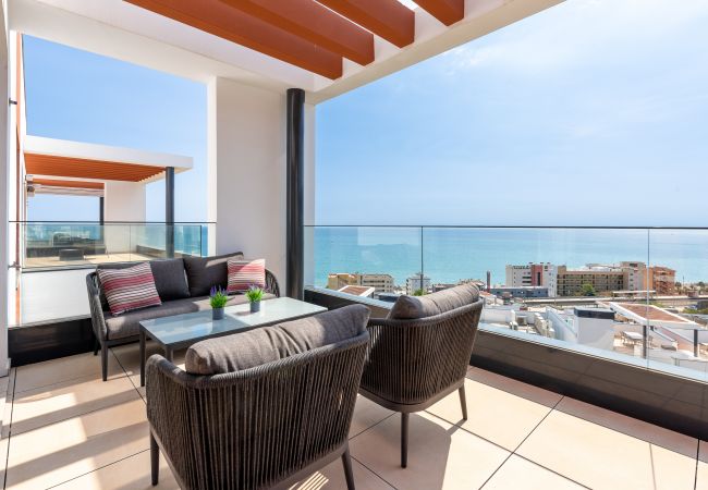 Apartamento en Fuengirola - Penthouse Middle Views | Lujo, piscina de terraza, vista del mar