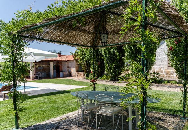 Villa en Armamar - Mansión con piscina climatizada e asador