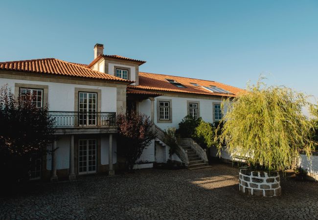 Villa en Armamar - Mansión con piscina climatizada e asador