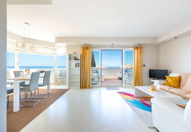 Apartamento en Mijas Costa - Calahonda del Sol | Espacioso apartamento en primera linea de playa