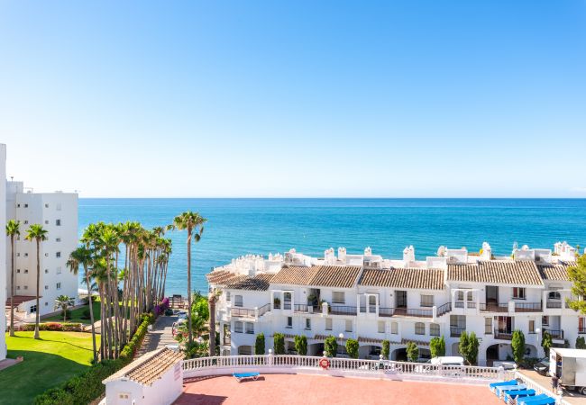 Apartamento en Mijas Costa - Calahonda del Sol | Espacioso apartamento en primera linea de playa