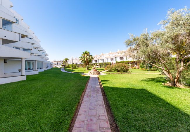 Apartamento en Mijas Costa - Calahonda del Sol | Espacioso apartamento en primera linea de playa