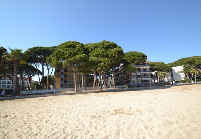 Apartamento em Cambrils - Pins i Mar:Terraza-Frente playa Cambrils-Wifi,A/C,satélite,ropa incluidos