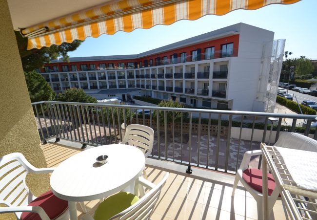 Apartamento em Cambrils - Pins i Mar:Terraza-Frente playa Cambrils-Wifi,A/C,satélite,ropa incluidos