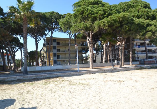 Apartamento em Cambrils - Pins i Mar:Terraza-Frente playa Cambrils-Wifi,A/C,satélite,ropa incluidos