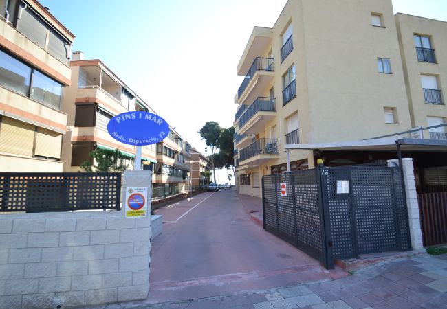 Apartamento em Cambrils - Pins i Mar:Terraza-Frente playa Cambrils-Wifi,A/C,satélite,ropa incluidos