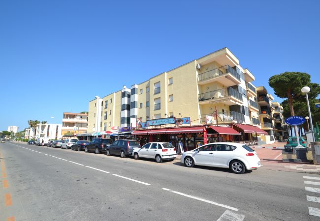 Apartamento em Cambrils - Pins i Mar:Terraza-Frente playa Cambrils-Wifi,A/C,satélite,ropa incluidos