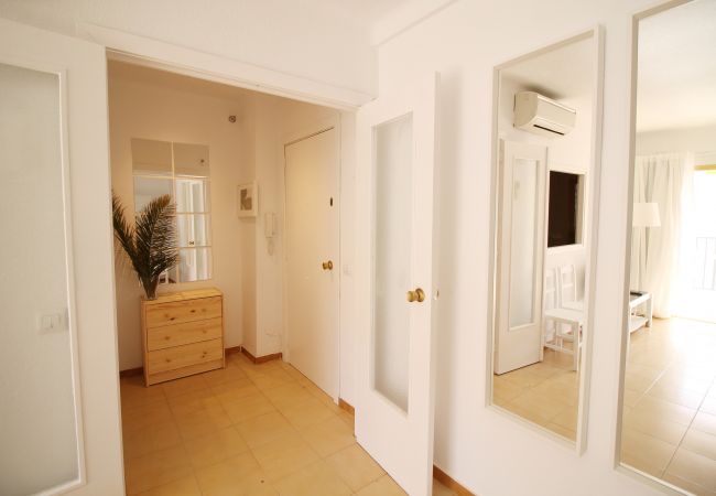 Apartamento em Cambrils - Pins i Mar:Terraza-Frente playa Cambrils-Wifi,A/C,satélite,ropa incluidos