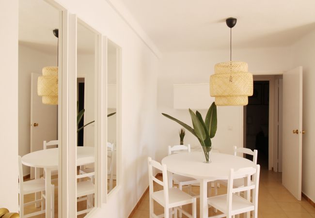 Apartamento em Cambrils - Pins i Mar:Terraza-Frente playa Cambrils-Wifi,A/C,satélite,ropa incluidos