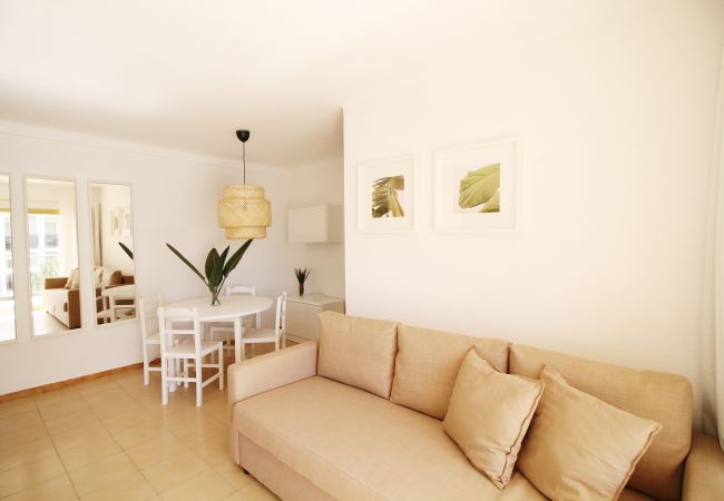 Apartamento em Cambrils - Pins i Mar:Terraza-Frente playa Cambrils-Wifi,A/C,satélite,ropa incluidos