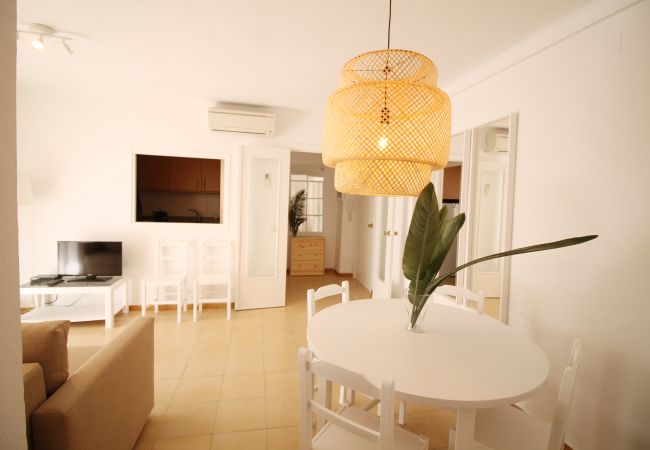 Apartamento em Cambrils - Pins i Mar:Terraza-Frente playa Cambrils-Wifi,A/C,satélite,ropa incluidos