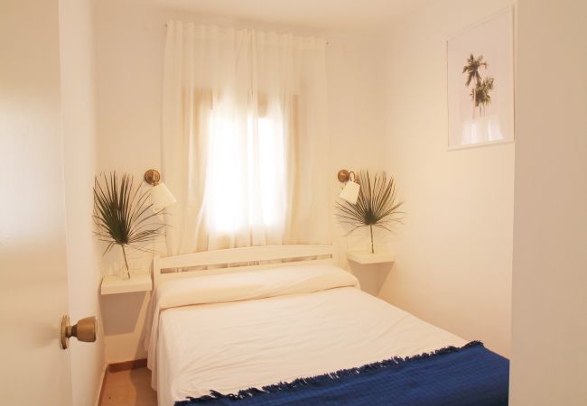 Apartamento em Cambrils - Pins i Mar:Terraza-Frente playa Cambrils-Wifi,A/C,satélite,ropa incluidos