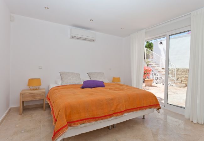 Villa em Marbella - El Rosario Marbella - Luxury 6 bed/bath villa, private pool, jacuzzi