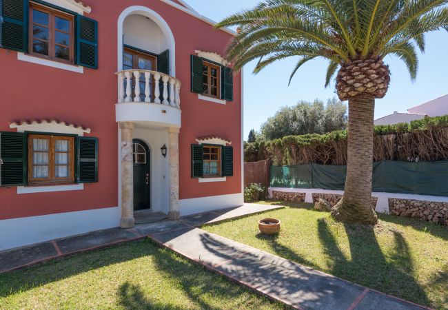 Villa em Ciutadella de Menorca - Cómoda villa privada en la urbanización de Calan Blanes, situada en zona residencial muy tranquila. Piscina privada.