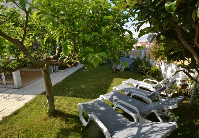 Villa em Cambrils - Villa Alicia:Casa climatizada-Jardín privado-240m de playa y paseo Cambrils-Wifi,Ropa,Pk incluidos