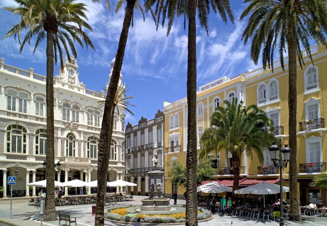 Casa em Las Palmas de Gran Canaria - Great balcony over blue sea By CanariasGetaway 