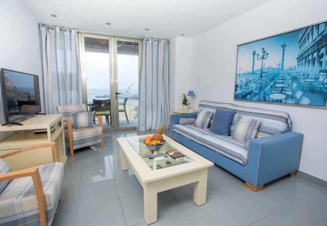 Casa em Las Palmas de Gran Canaria - Great balcony over blue sea By CanariasGetaway 