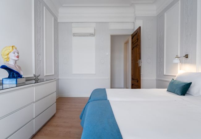 Apartamento em Porto - Downtown Luxury Retreat Apartment (Grupos, Vistas)