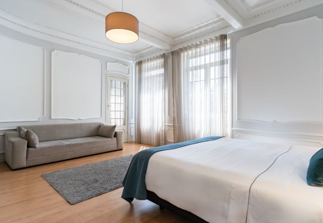 Apartamento em Porto - Downtown Luxury Retreat Apartment (Grupos, Vistas)