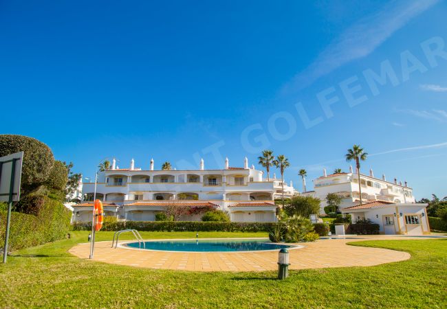 Apartamento em Carvoeiro - Vila Golfemar | limpeza profissional | apartamento com 1 quarto | belas vistas | piscina comunitária